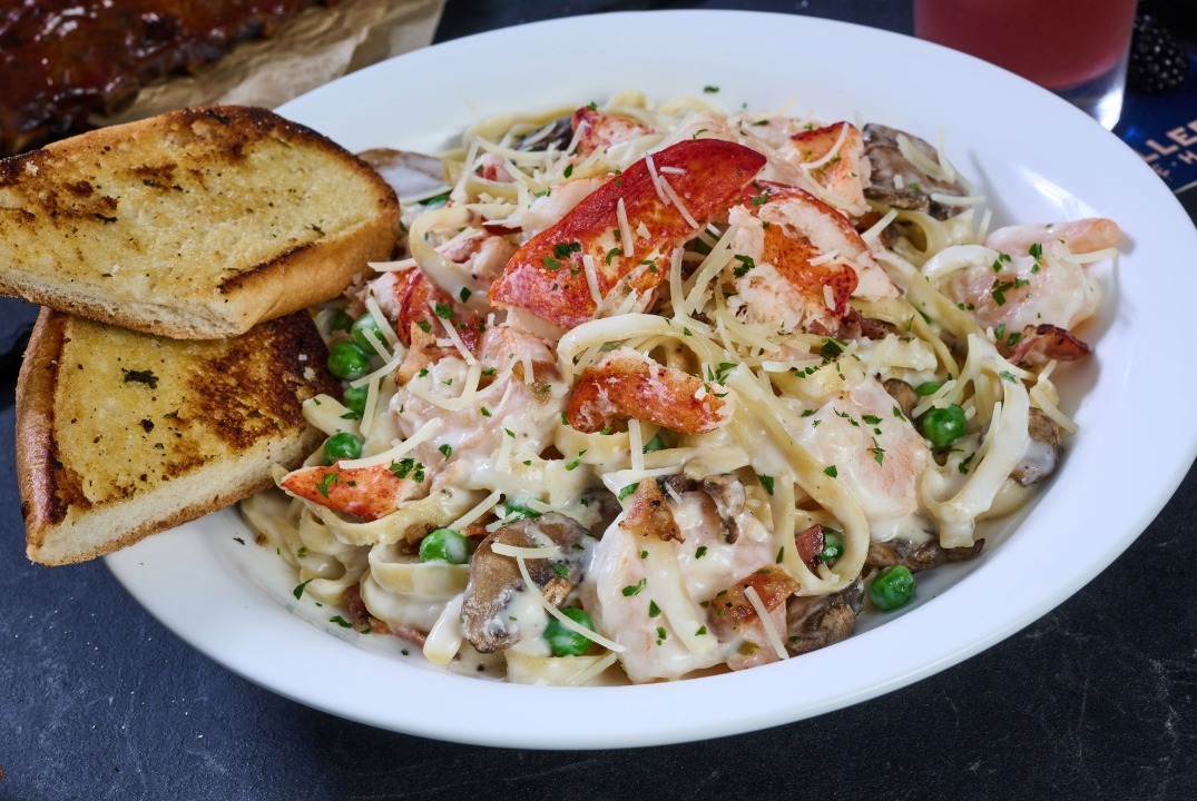 Creamy Lobster & Shrimp Carbonara